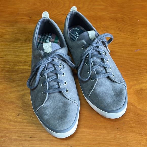 Sperry suede tie sneaker Sz. 8 - Picture 2 of 7